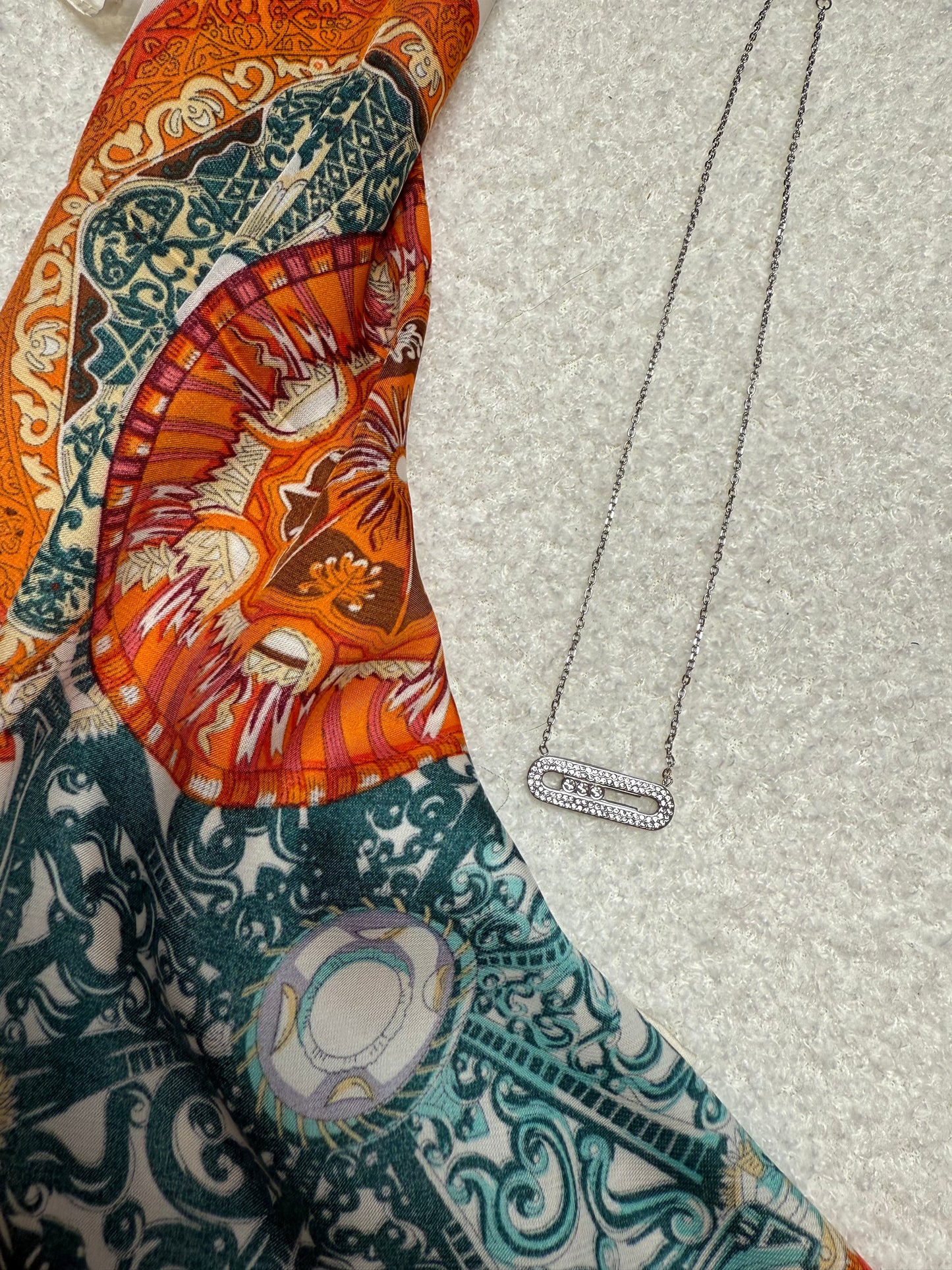 Collier argenté - MESSIE