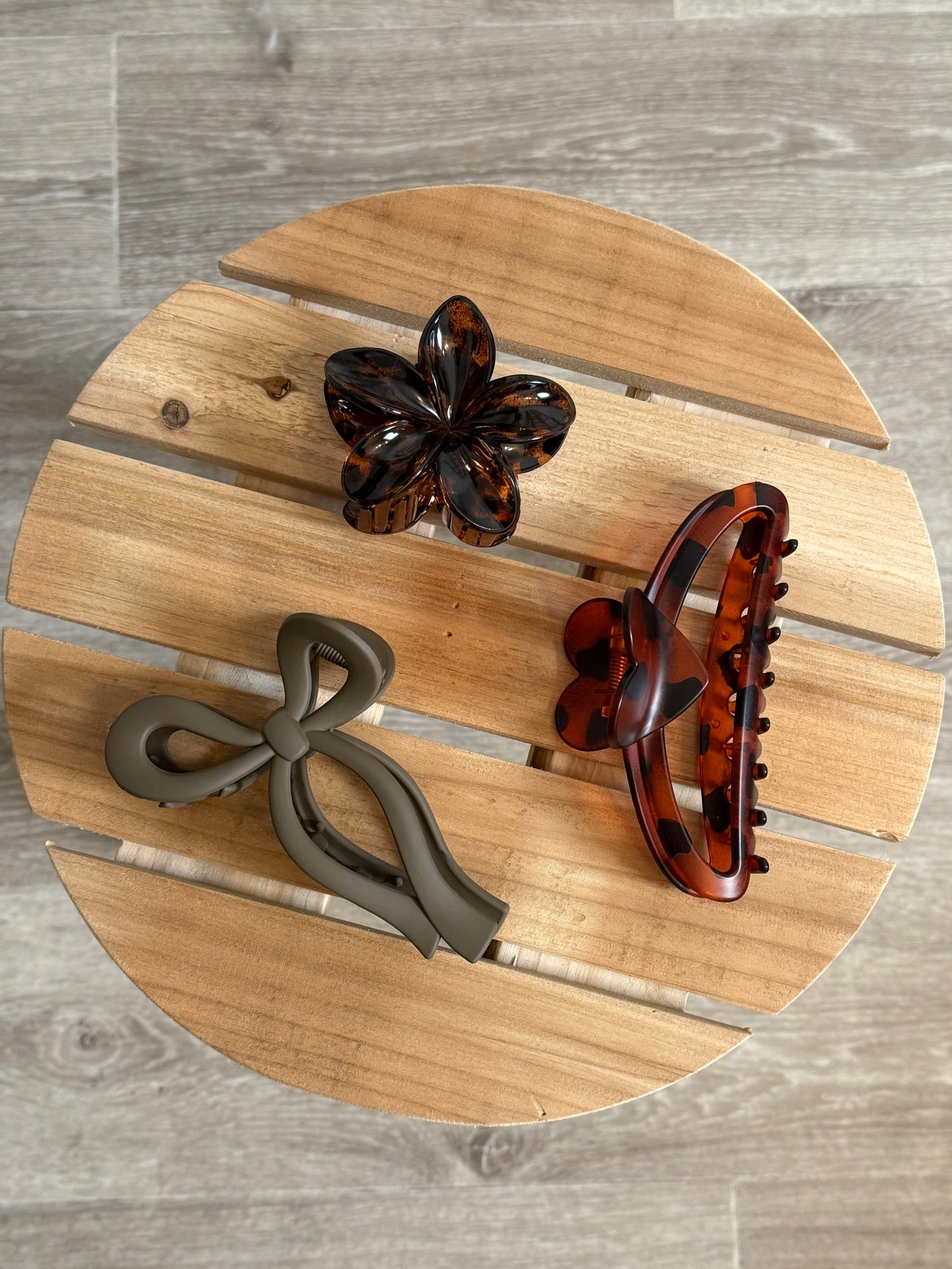 Pinces fleurs marron